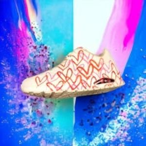 GO

WOMEN'S SKECHERS X JGOLDCROWN: UNO - SPREAD THE LOVE